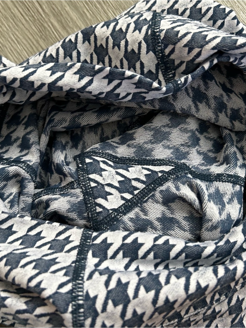 Carbon38 Houndstooth Jacquard 7/8 Active Leggings - French Navy & White - Picture 7 of 9